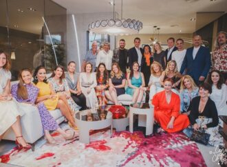 DINNER WITH A SPARKLE BY ANA PORRAS IN ROCHE BOBOIS MARBELLA Manuel Espejo style