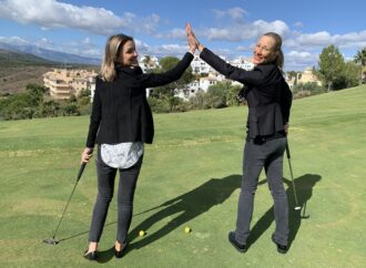 Sabina y Laura:  Amistad y diversión en Alhaurín Golf