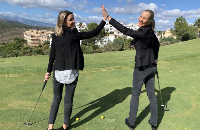 Sabina y Laura: Amistad y diversión en Alhaurín Golf, Revista de Golf para Mujeres, Ladies In Golf