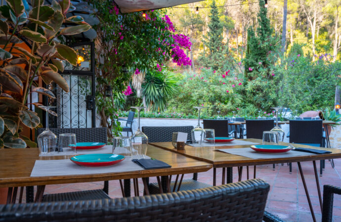 Restaurante Cascada: Un oasis escondido en Marbella, Revista de Golf para Mujeres, Ladies In Golf