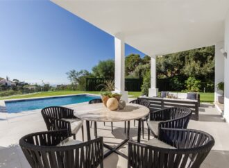 Villa house for sale in Marbella Este