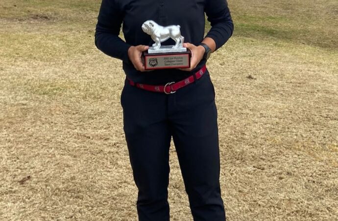 R&eacute;cord del equipo Universitario de Ana Pel&aacute;ez, Revista de Golf para Mujeres, Ladies In Golf
