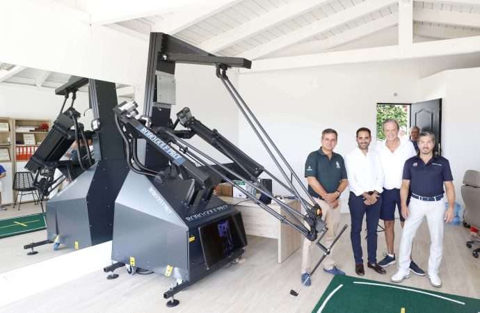 El robot con el swing perfecto está en The Range Marbella, Revista de Golf para Mujeres, Ladies In Golf