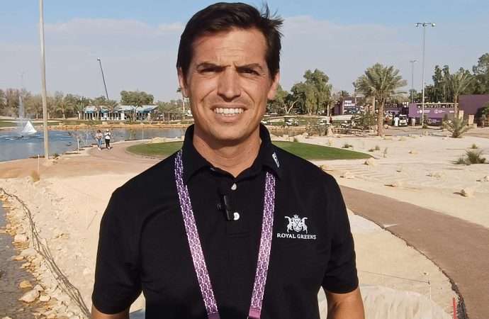 Mantener un campo de golf a las puertas del desierto saud&iacute;, Revista de Golf para Mujeres, Ladies In Golf