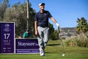 Monty acaricia el trofeo del Staysure Marbella, Revista de Golf para Mujeres, Ladies In Golf