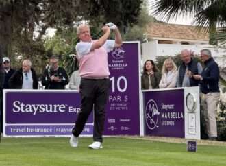 Monty acaricia el trofeo del Staysure Marbella