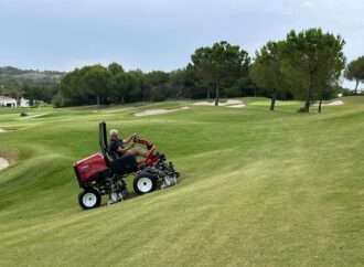 Greenkeepers prueban la segadora Toro Reelmaster 3575